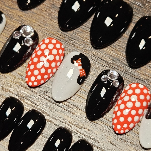 Custom Handcrafted Press On Set -Short Almond - NWOT - Picture 4 of 9